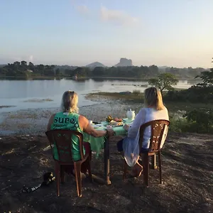 https://sigiri-lake-paradise.kandyhotelsnow.com